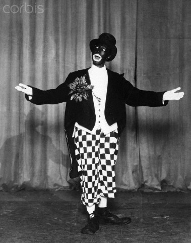 Josephine Baker se produisant en costume "blackface" dans une imitation du "minstrel performer" Johnny Hudgins.